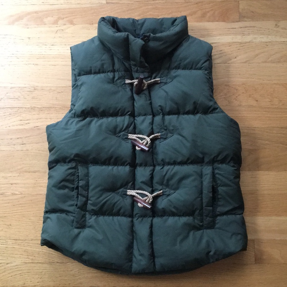 Green puffy vest J Crew 🍂🍁🌲